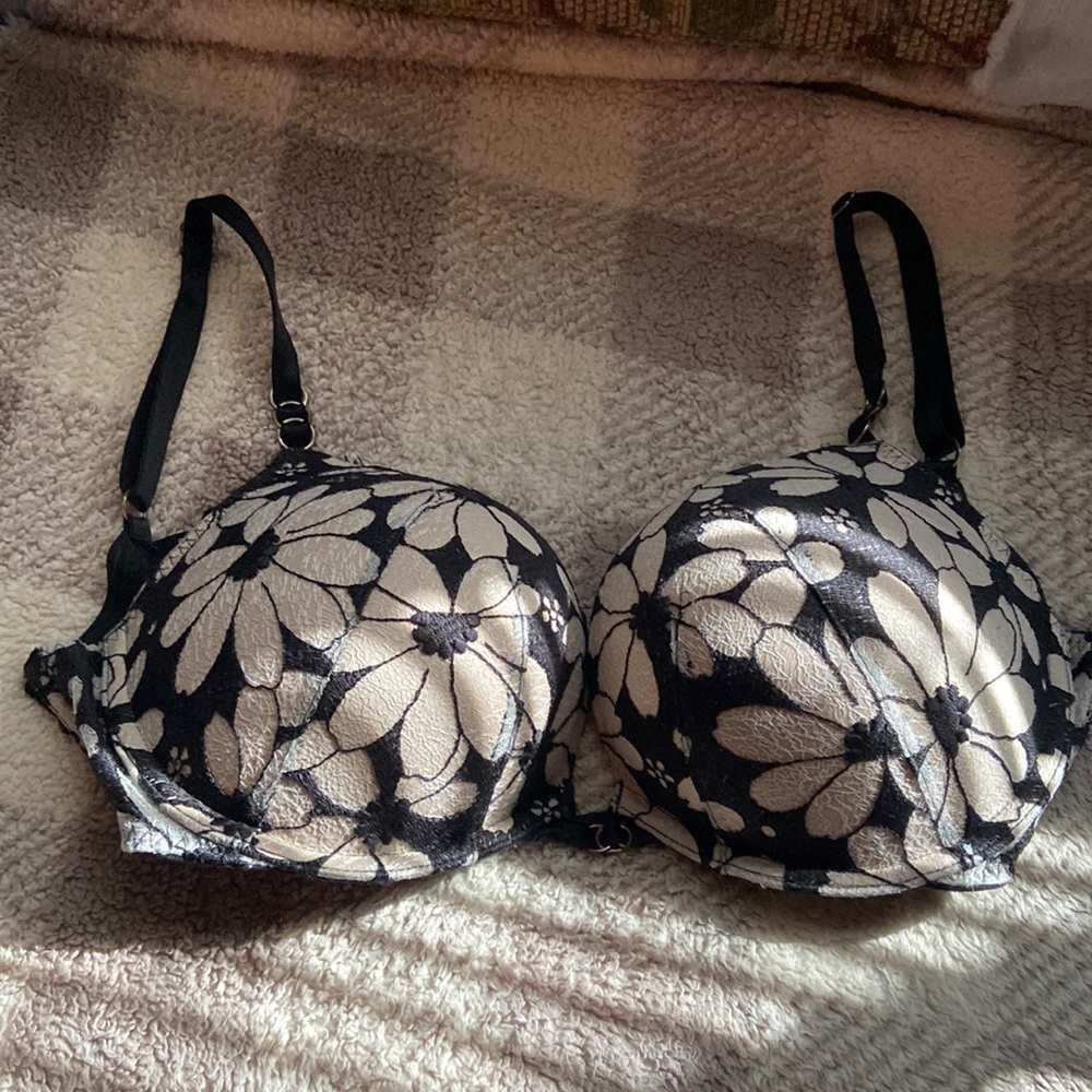 Victoria Secret Bombshell bra
